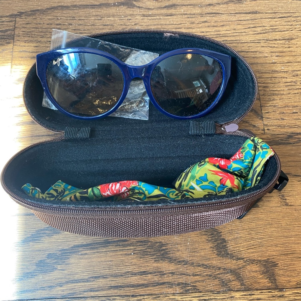 Maui Jim navy and tortoise cat eye sunglasses
